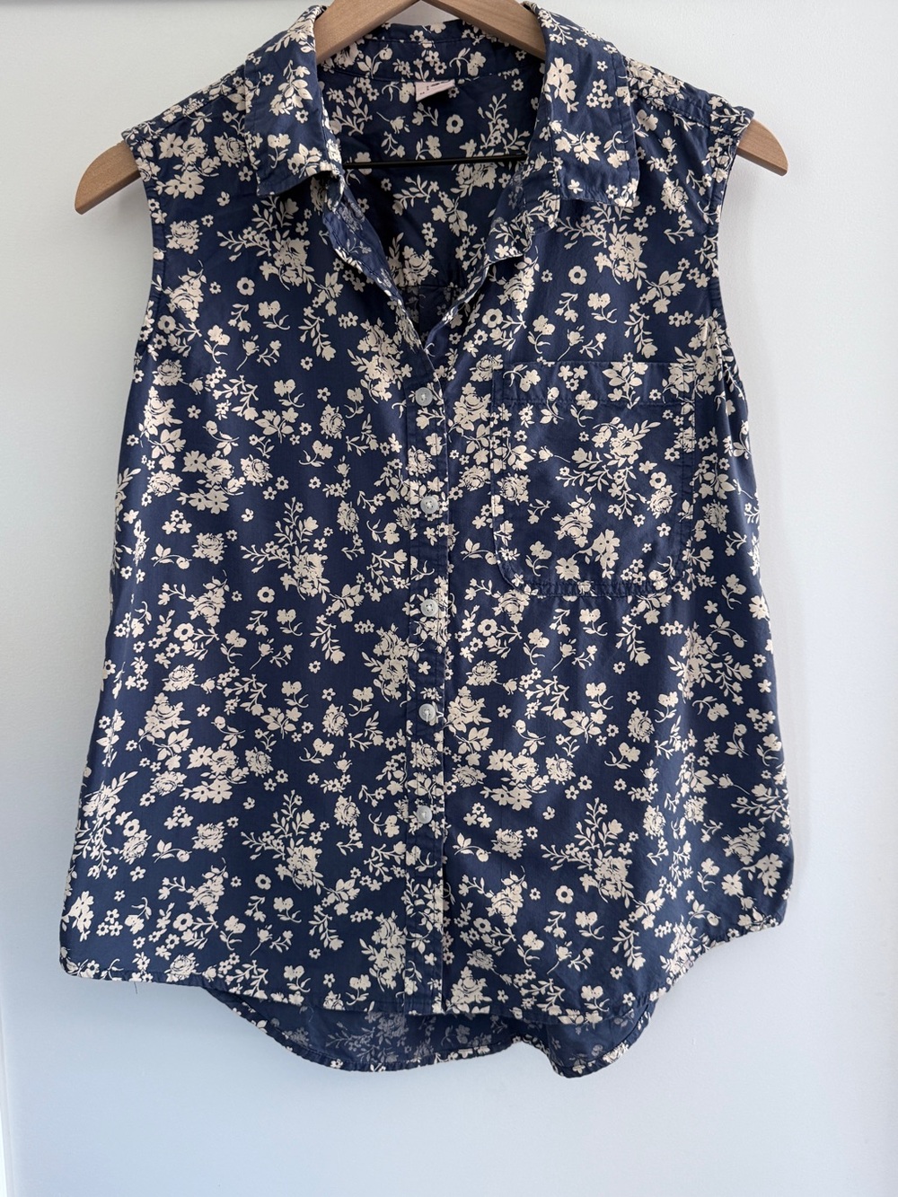 SO Blue Floral Sleeveless Button-Front Blouse – Size Medium